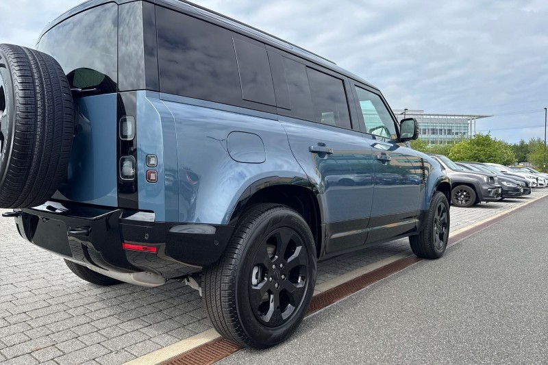  LAND ROVER DEFENDER 3.0 D250 X-Dynamic HSE 110 5dr Auto 5445082