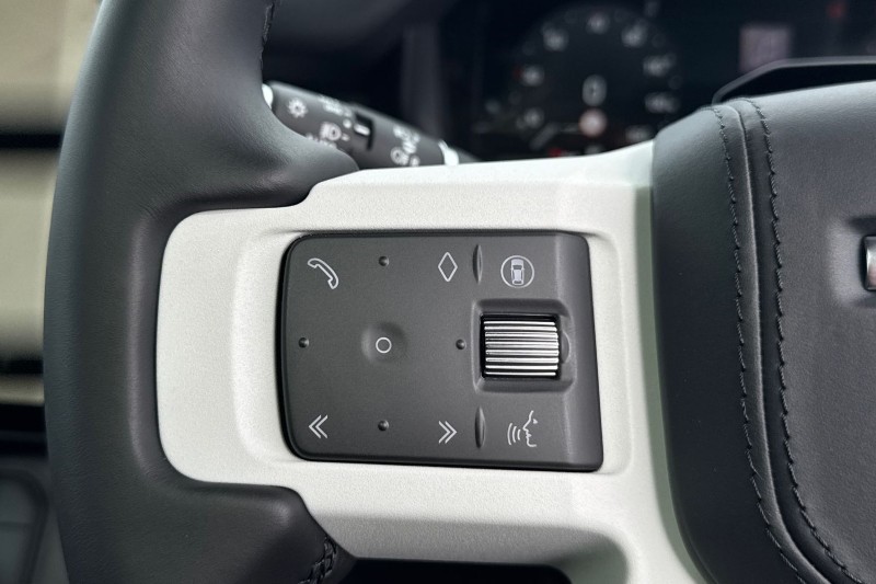  LAND ROVER DEFENDER 3.0 D250 X-Dynamic HSE 110 5dr Auto 5445064