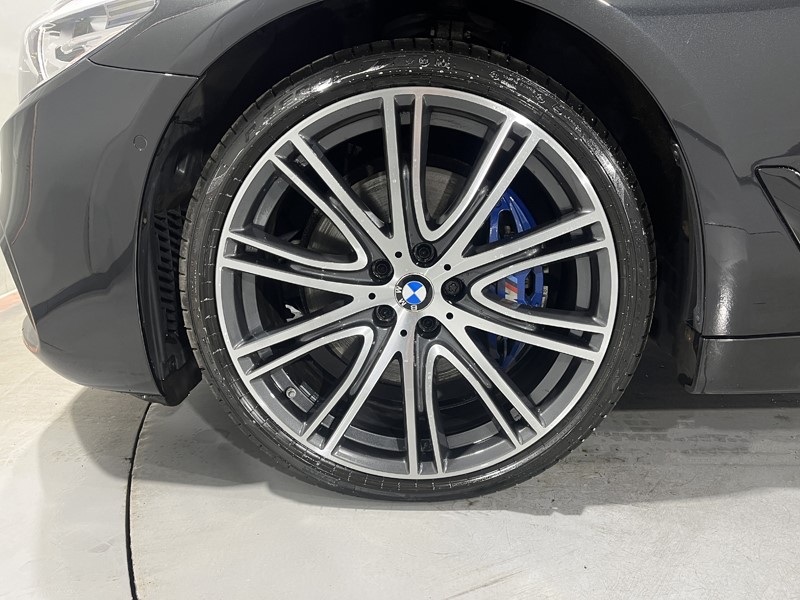 2018 (18) BMW 5 SERIES 530d xDrive M Sport 5dr Auto 5289093