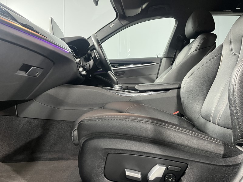 2018 (18) BMW 5 SERIES 530d xDrive M Sport 5dr Auto 5289114