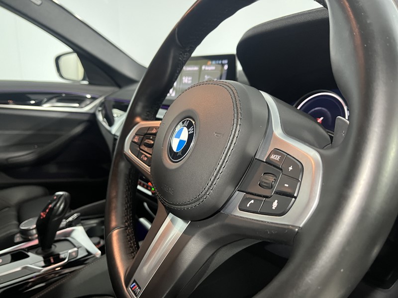 2018 (18) BMW 5 SERIES 530d xDrive M Sport 5dr Auto 5289101