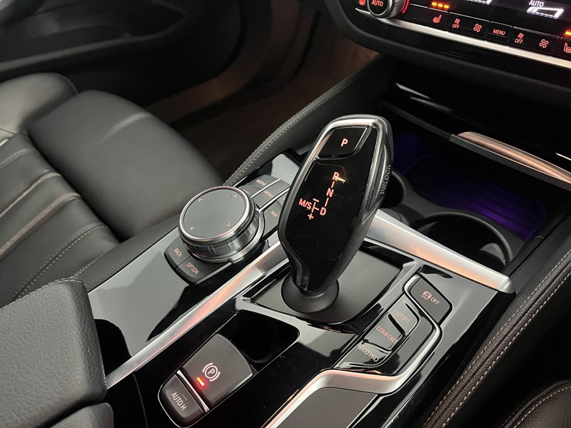 2018 (18) BMW 5 SERIES 530d xDrive M Sport 5dr Auto 5289089