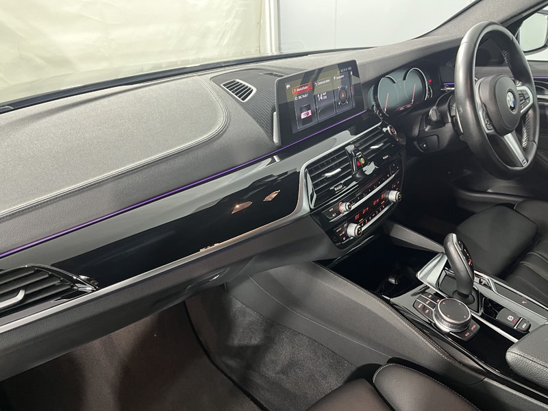 2018 (18) BMW 5 SERIES 530d xDrive M Sport 5dr Auto 5289086