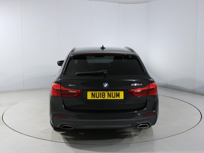 2018 (18) BMW 5 SERIES 530d xDrive M Sport 5dr Auto 5289094