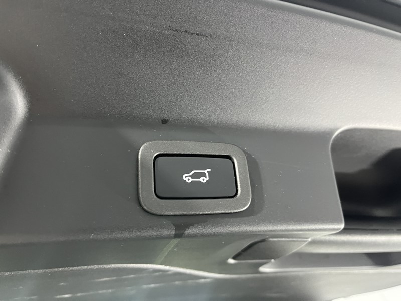 2022 (22) JAGUAR F-PACE 2.0 D200 R-Dynamic SE 5dr Auto AWD 5320502