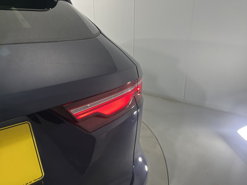 2022 (22) JAGUAR F-PACE 2.0 D200 R-Dynamic SE 5dr Auto AWD 5320500