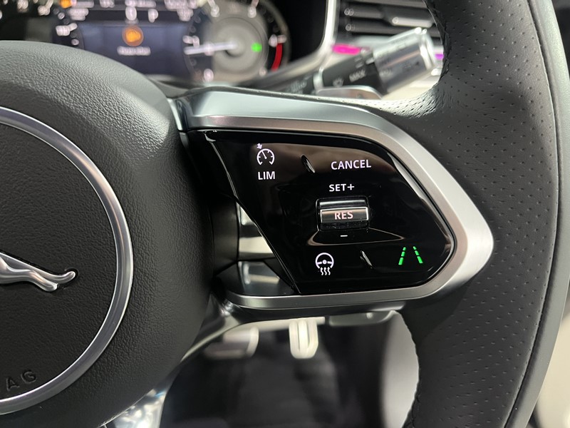 2022 (22) JAGUAR F-PACE 2.0 D200 R-Dynamic SE 5dr Auto AWD 5320482