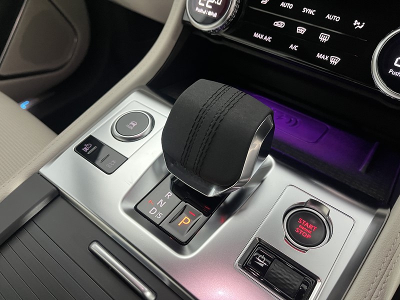 2022 (22) JAGUAR F-PACE 2.0 D200 R-Dynamic SE 5dr Auto AWD 5320468