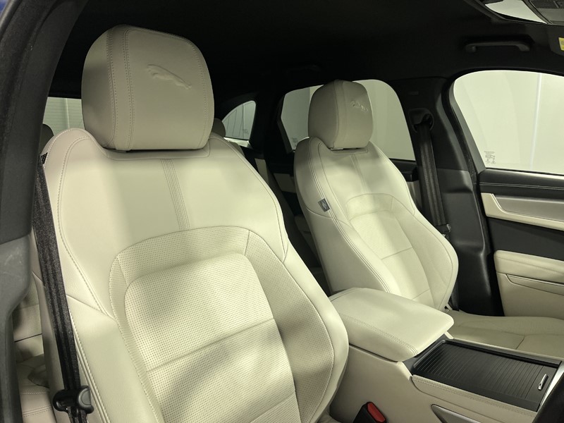 2022 (22) JAGUAR F-PACE 2.0 D200 R-Dynamic SE 5dr Auto AWD 5320469