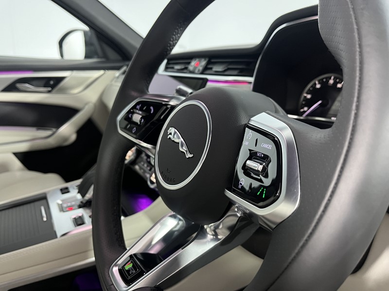 2022 (22) JAGUAR F-PACE 2.0 D200 R-Dynamic SE 5dr Auto AWD 5320480