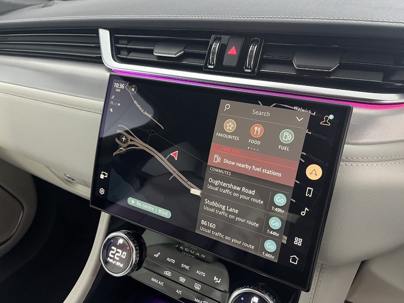 2022 (22) JAGUAR F-PACE 2.0 D200 R-Dynamic SE 5dr Auto AWD 5320475