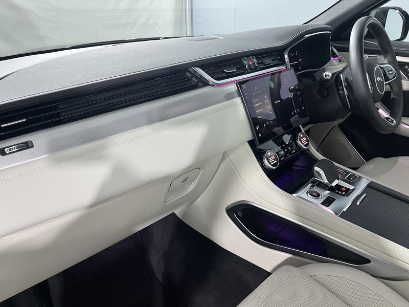 2022 (22) JAGUAR F-PACE 2.0 D200 R-Dynamic SE 5dr Auto AWD 5320465