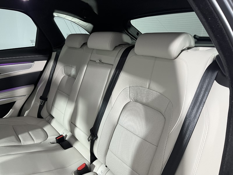 2022 (22) JAGUAR F-PACE 2.0 D200 R-Dynamic SE 5dr Auto AWD 5320470