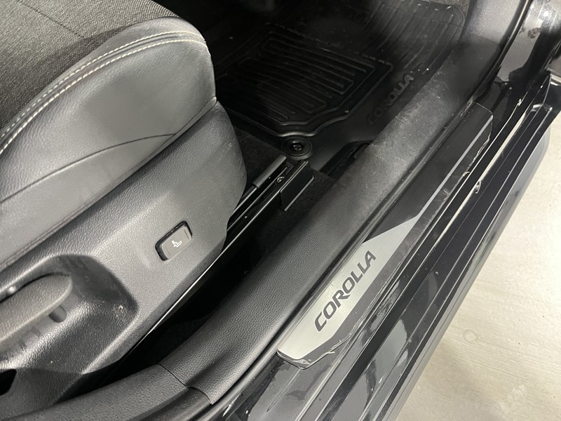 2021 (21) TOYOTA COROLLA 1.8 VVT-i Hybrid Design 5dr CVT 5358718