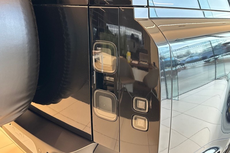  LAND ROVER DEFENDER 3.0 D350 X-Dynamic HSE 130 5dr Auto 5136687