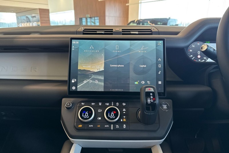  LAND ROVER DEFENDER 3.0 D350 X-Dynamic HSE 130 5dr Auto 5136661