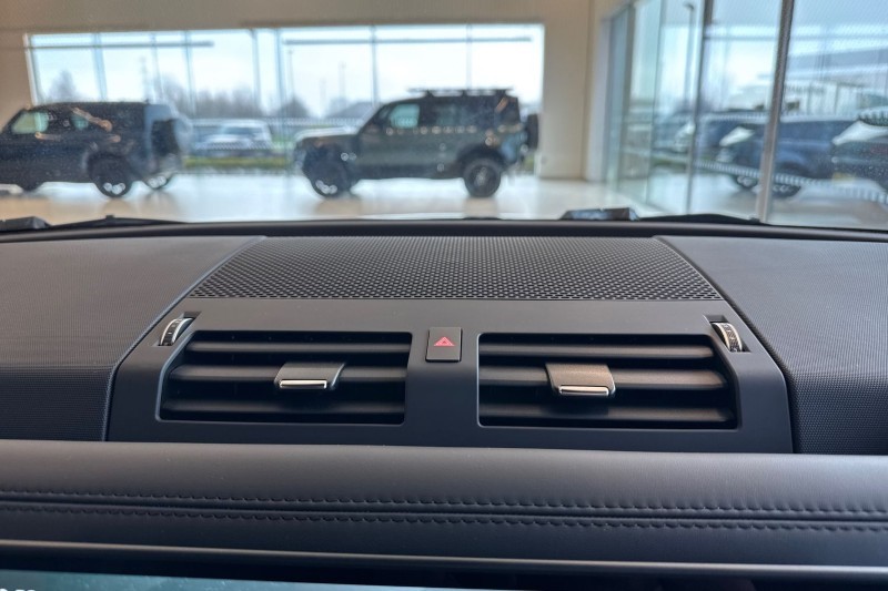  LAND ROVER DEFENDER 3.0 D350 X-Dynamic HSE 130 5dr Auto 5136679