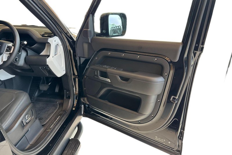  LAND ROVER DEFENDER 3.0 D350 X-Dynamic HSE 130 5dr Auto 5136669