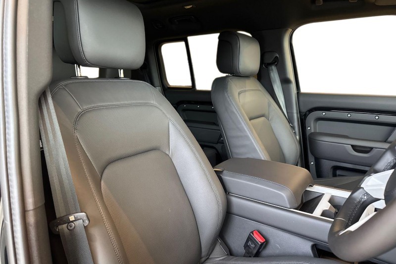  LAND ROVER DEFENDER 3.0 D350 X-Dynamic HSE 130 5dr Auto 5136673