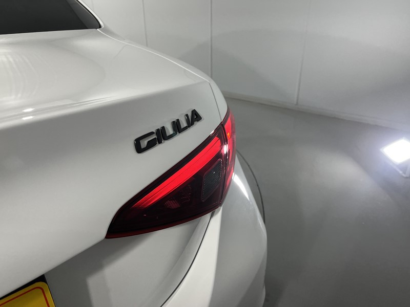 2021 (71) ALFA ROMEO GIULIA 2.0 TB 280 Veloce [Performance brake] 4dr Auto 5409621