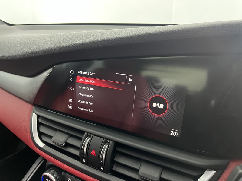 2021 (71) ALFA ROMEO GIULIA 2.0 TB 280 Veloce [Performance brake] 4dr Auto 5409607