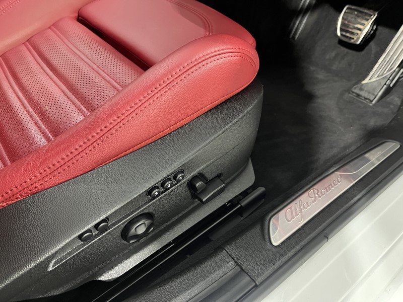 2021 (71) ALFA ROMEO GIULIA 2.0 TB 280 Veloce [Performance brake] 4dr Auto 5409599
