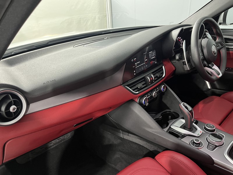 2021 (71) ALFA ROMEO GIULIA 2.0 TB 280 Veloce [Performance brake] 4dr Auto 5409587