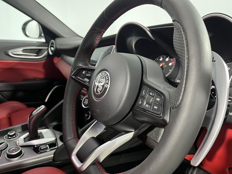 2021 (71) ALFA ROMEO GIULIA 2.0 TB 280 Veloce [Performance brake] 4dr Auto 5409602