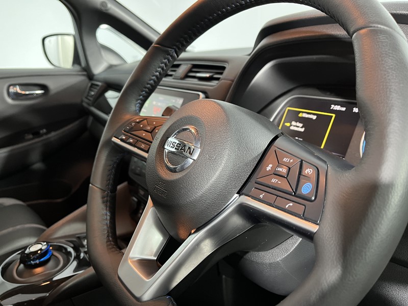 2021 (71) NISSAN LEAF 160kW e PLUS Tekna 62kWh 5dr Auto 5401202