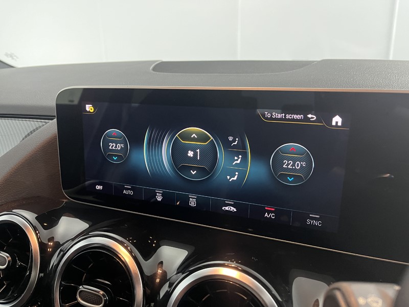 2021 (21) MERCEDES-BENZ GLA 200 AMG Line Executive 5dr Auto 5686504