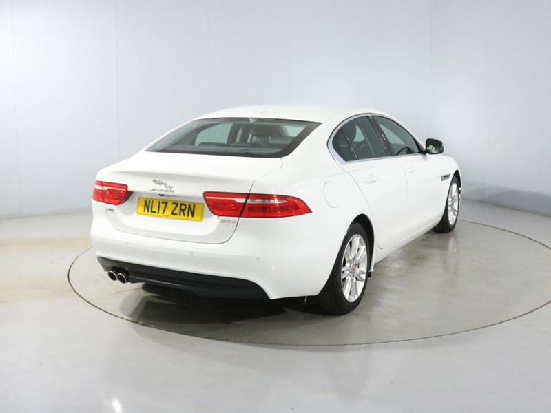 2017 (17) JAGUAR XE 2.0d [180] Prestige 4dr Auto 5466133