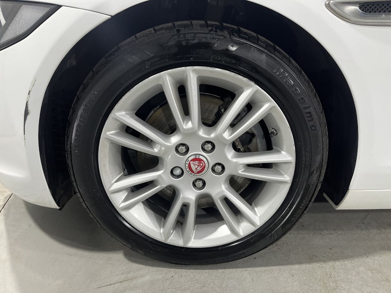 2017 (17) JAGUAR XE 2.0d [180] Prestige 4dr Auto 5506833