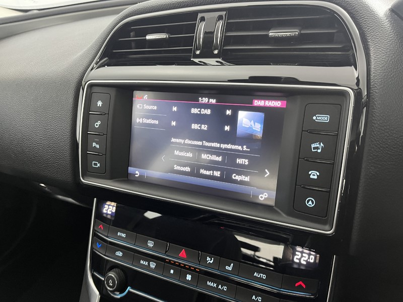 2017 (17) JAGUAR XE 2.0d [180] Prestige 4dr Auto 5506846