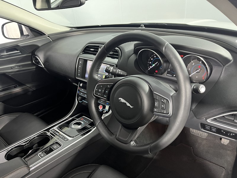 2017 (17) JAGUAR XE 2.0d [180] Prestige 4dr Auto 5466096