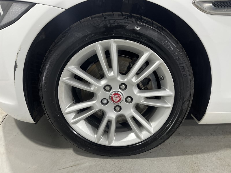 2017 (17) JAGUAR XE 2.0d [180] Prestige 4dr Auto 5466103