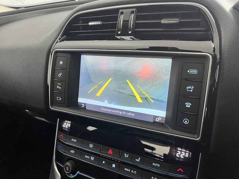 2017 (17) JAGUAR XE 2.0d [180] Prestige 4dr Auto 5506837
