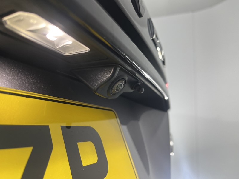 2020 (70) LAND ROVER RANGE ROVER VELAR 2.0 D240 R-Dynamic HSE 5dr Auto 5476158