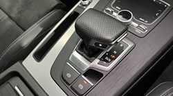 2020 (70) AUDI Q5 40 TDI Quattro S Line 5dr S Tronic 5492340