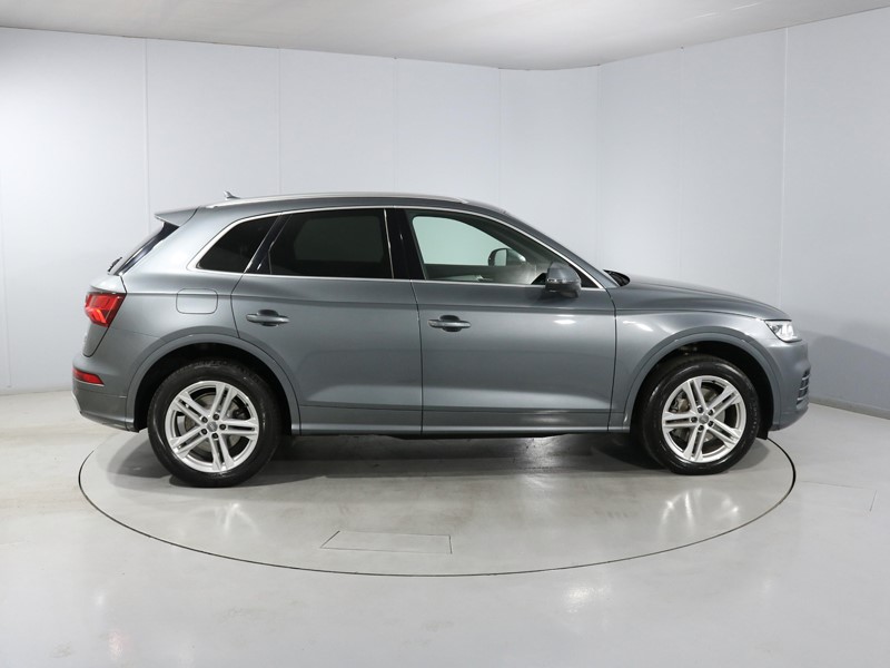 2020 (70) AUDI Q5 40 TDI Quattro S Line 5dr S Tronic 5492333