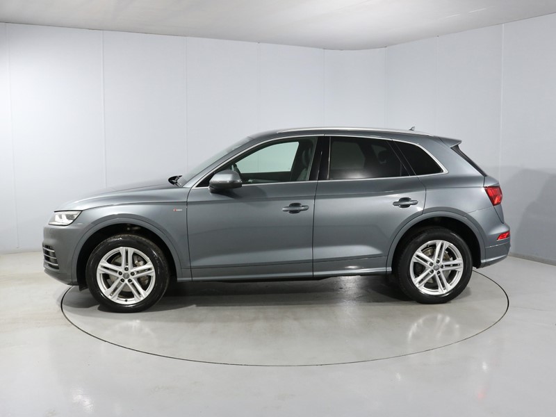 2020 (70) AUDI Q5 40 TDI Quattro S Line 5dr S Tronic 5492376