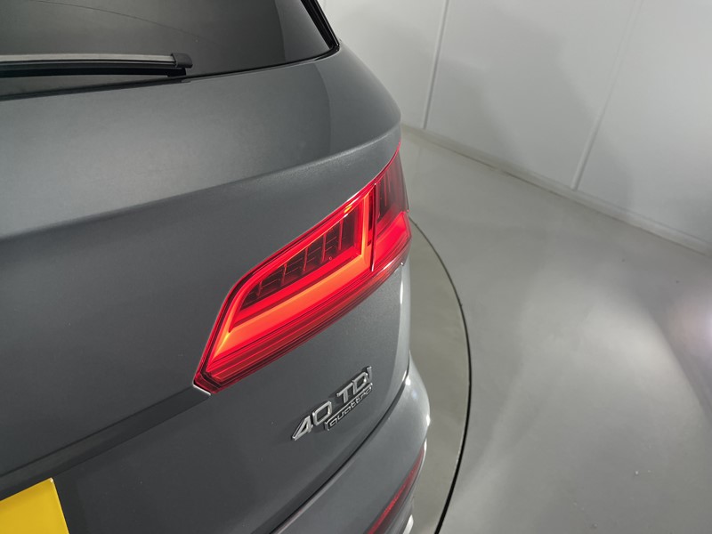 2020 (70) AUDI Q5 40 TDI Quattro S Line 5dr S Tronic 5492372