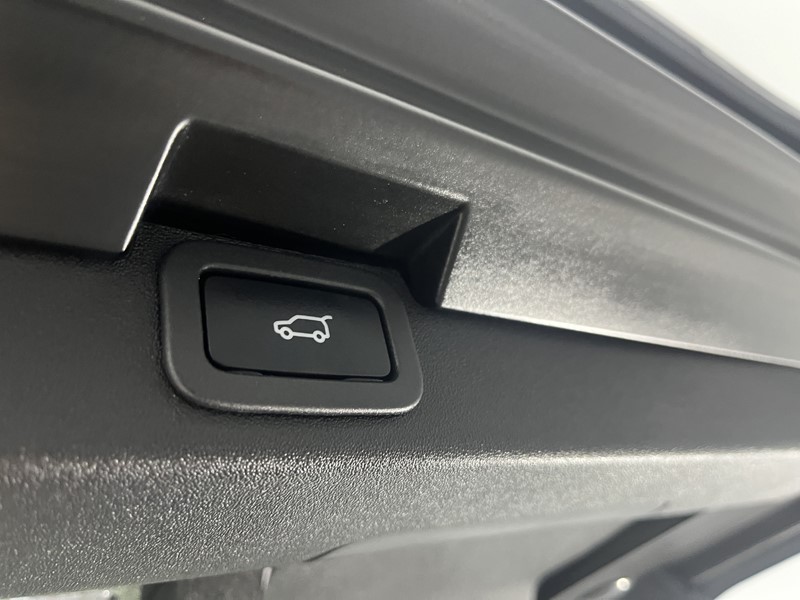 2018 (68) LAND ROVER DISCOVERY 3.0 SDV6 HSE Luxury 5dr Auto 5485992