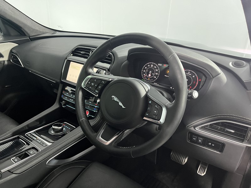 2020 (20) JAGUAR F-PACE 2.0d [180] Chequered Flag 5dr Auto AWD 5480224