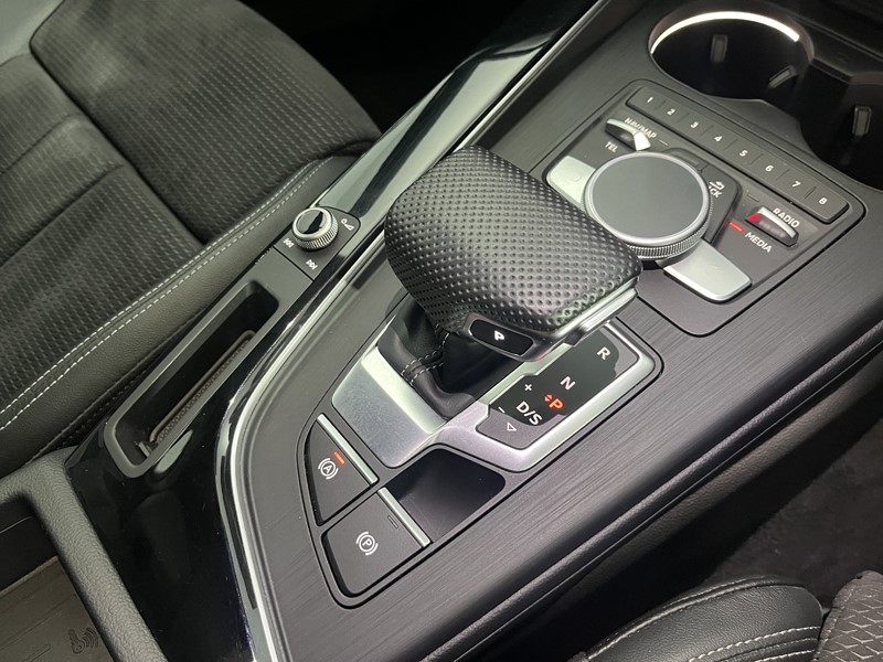 2019 (19) AUDI A4 40 TFSI Black Edition 5dr S Tronic 5552182