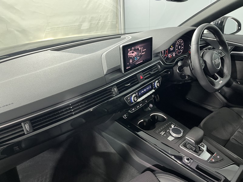 2019 (19) AUDI A4 40 TFSI Black Edition 5dr S Tronic 5552179