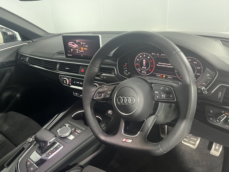2019 (19) AUDI A4 40 TFSI Black Edition 5dr S Tronic 5552178