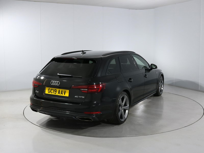2019 (19) AUDI A4 40 TFSI Black Edition 5dr S Tronic 5552220