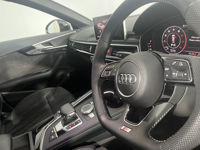 2019 (19) AUDI A4 40 TFSI Black Edition 5dr S Tronic 5552194