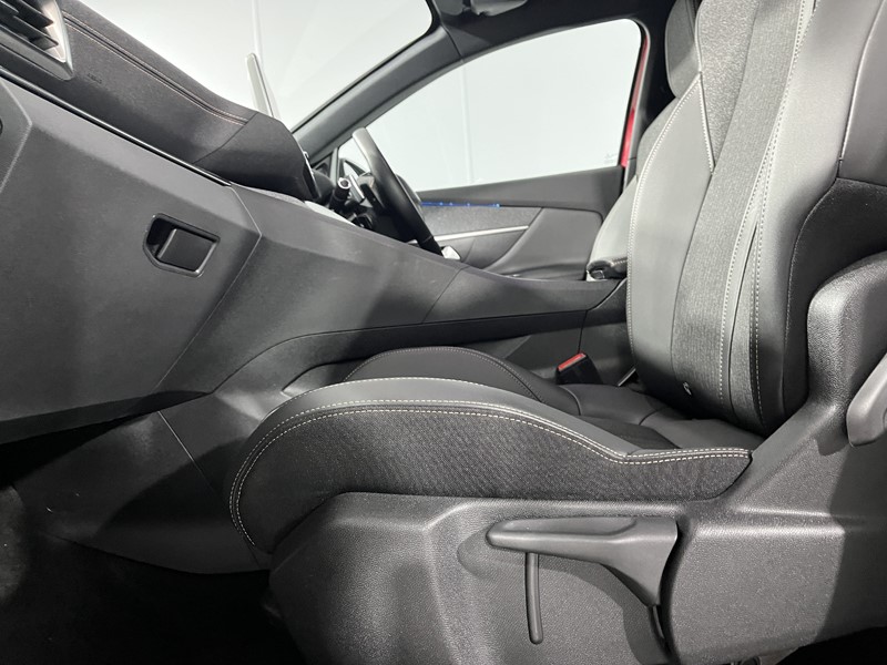 2021 (21) PEUGEOT 3008 1.2 PureTech GT Line 5dr EAT8 5522226