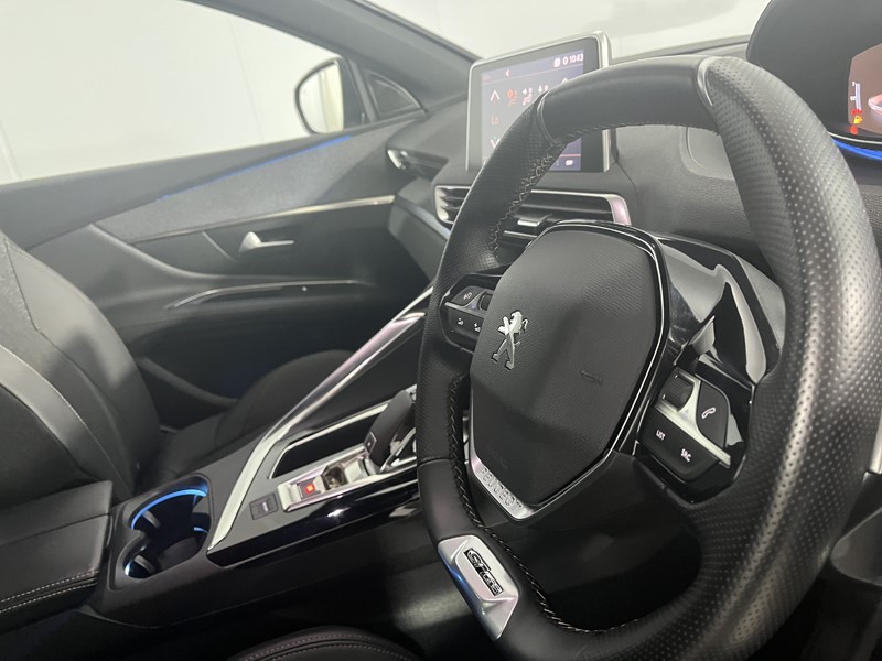 2021 (21) PEUGEOT 3008 1.2 PureTech GT Line 5dr EAT8 5522216